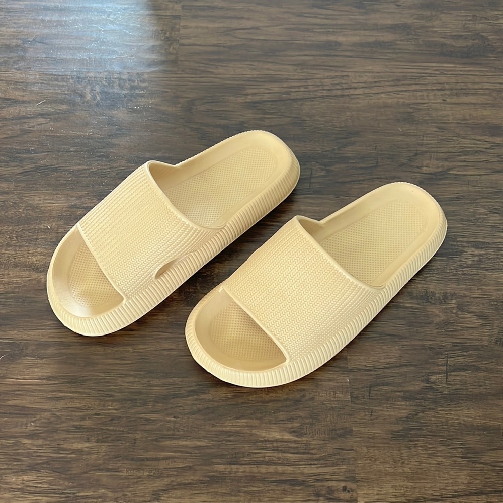 Cloud Cushion Slides sandals